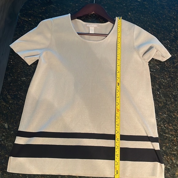 Banana Republic knit short sleeve sweater. - Picture 3 of 6